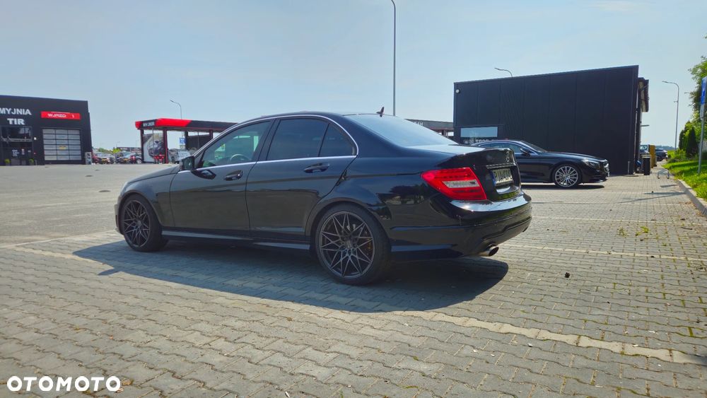 Mercedes-Benz Klasa C 200 CGI BlueEff Avantgarde - 7