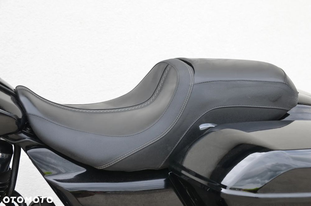 Harley-Davidson Touring Street Glide - 10