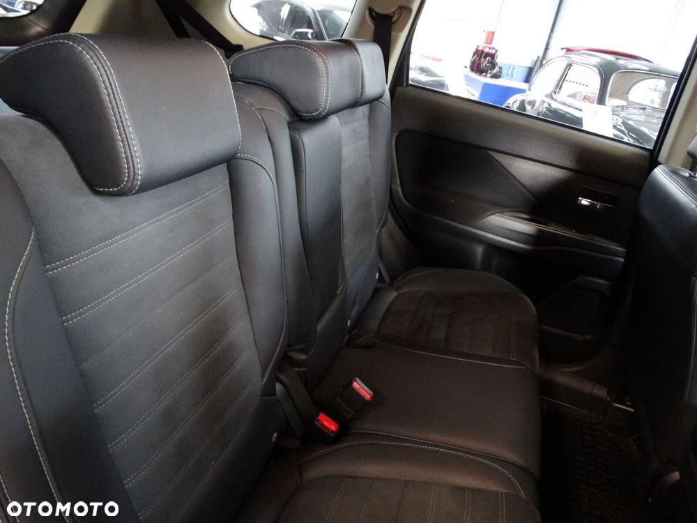 Mitsubishi Outlander - 19