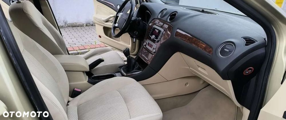 Ford Mondeo - 33