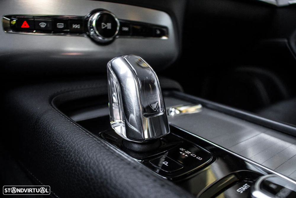 Volvo XC 90 T8 AWD Twin Engine Geartronic Momentum - 19