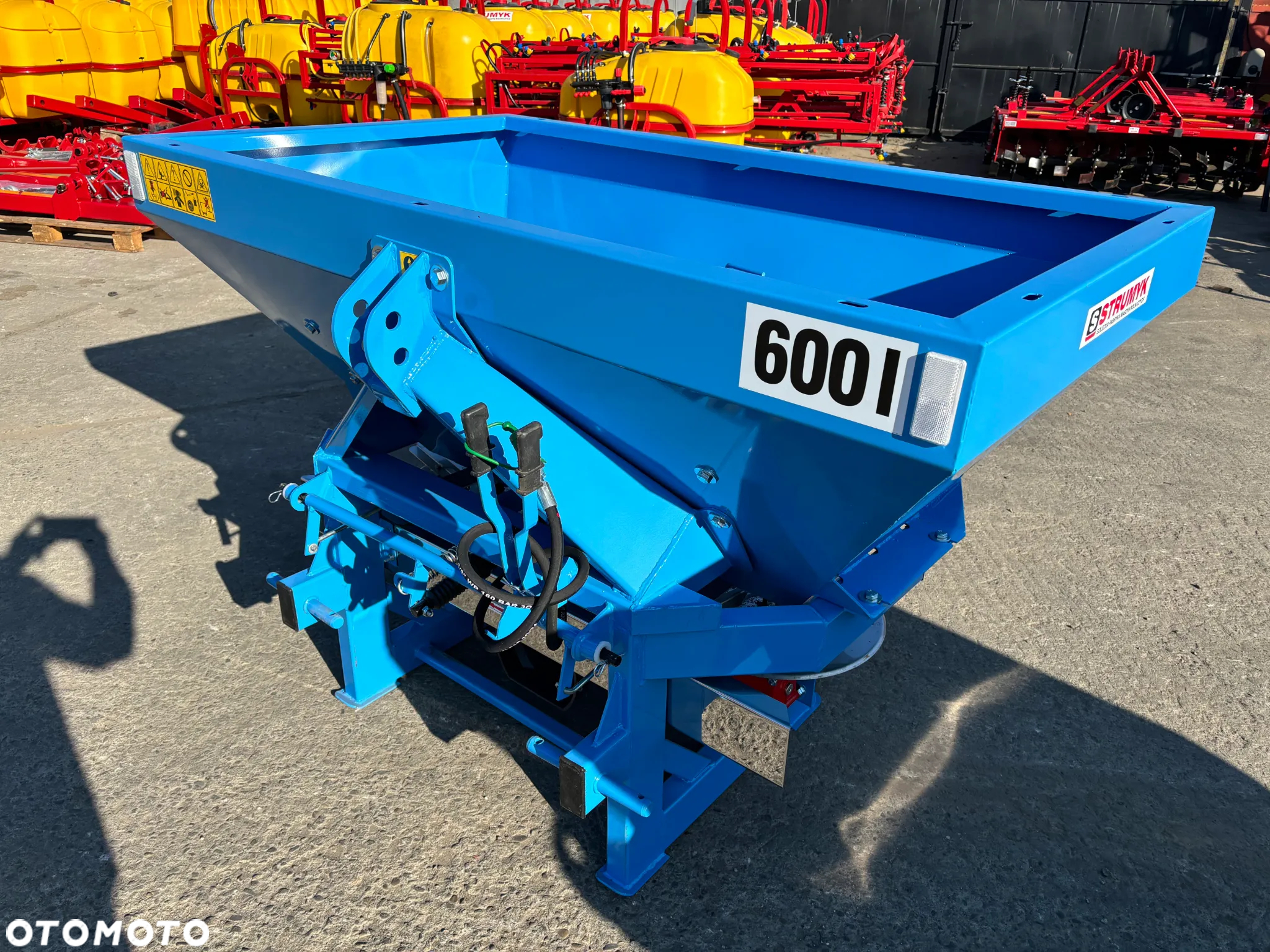 Dwutalerzowy rozsiewacz nawozów/ DARMOWY TRANSPORT/Producent: STRUMYK /Model: TYTAN/400l -1600 l - 6