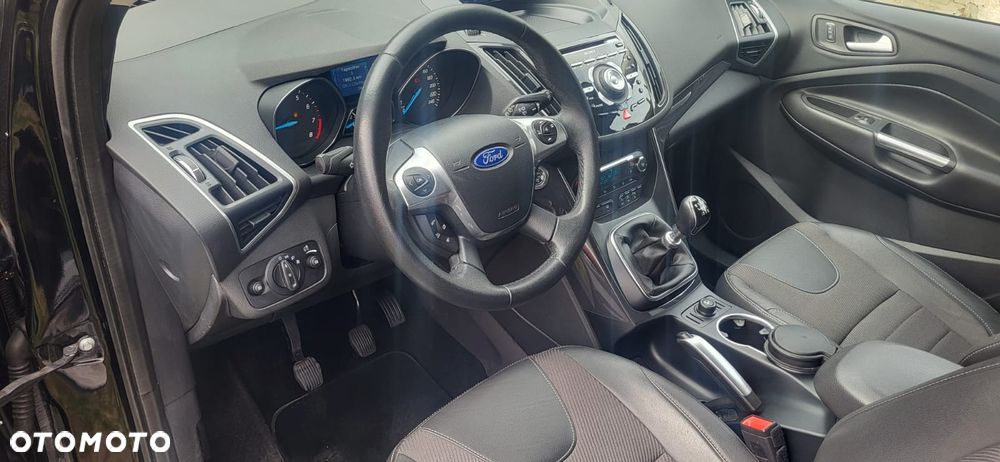 Ford Kuga 1.6 EcoBoost 2x4 Titanium - 8