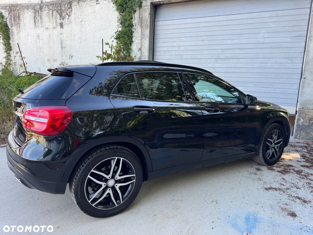 Mercedes-Benz GLA 250 4Matic 7G-DCT AMG Line - 11