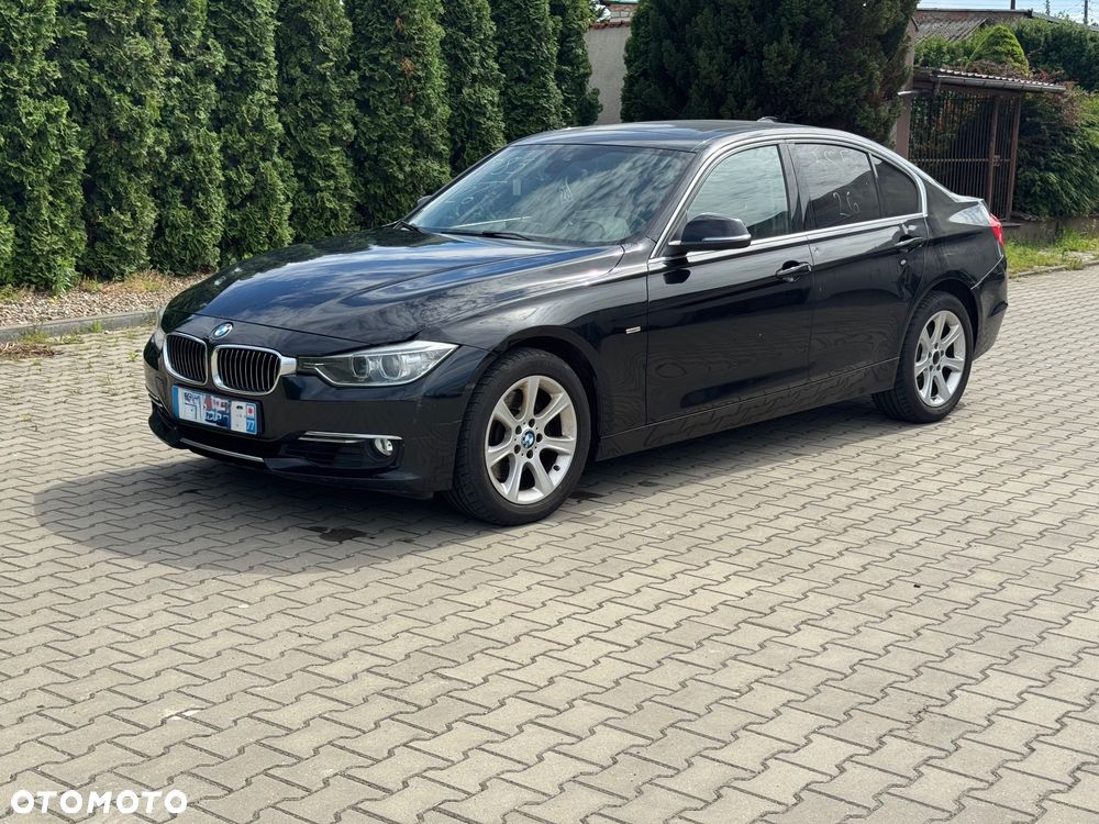 BMW Seria 3 330d xDrive Sport-Aut Luxury Line - 2