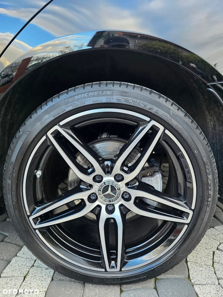Mercedes-Benz Klasa E 220 d 4-Matic 9G-TRONIC - 38