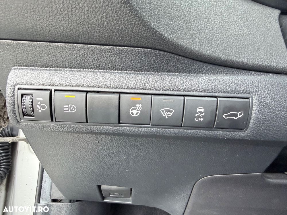 Toyota Corolla 1.8 HSD Business - 27