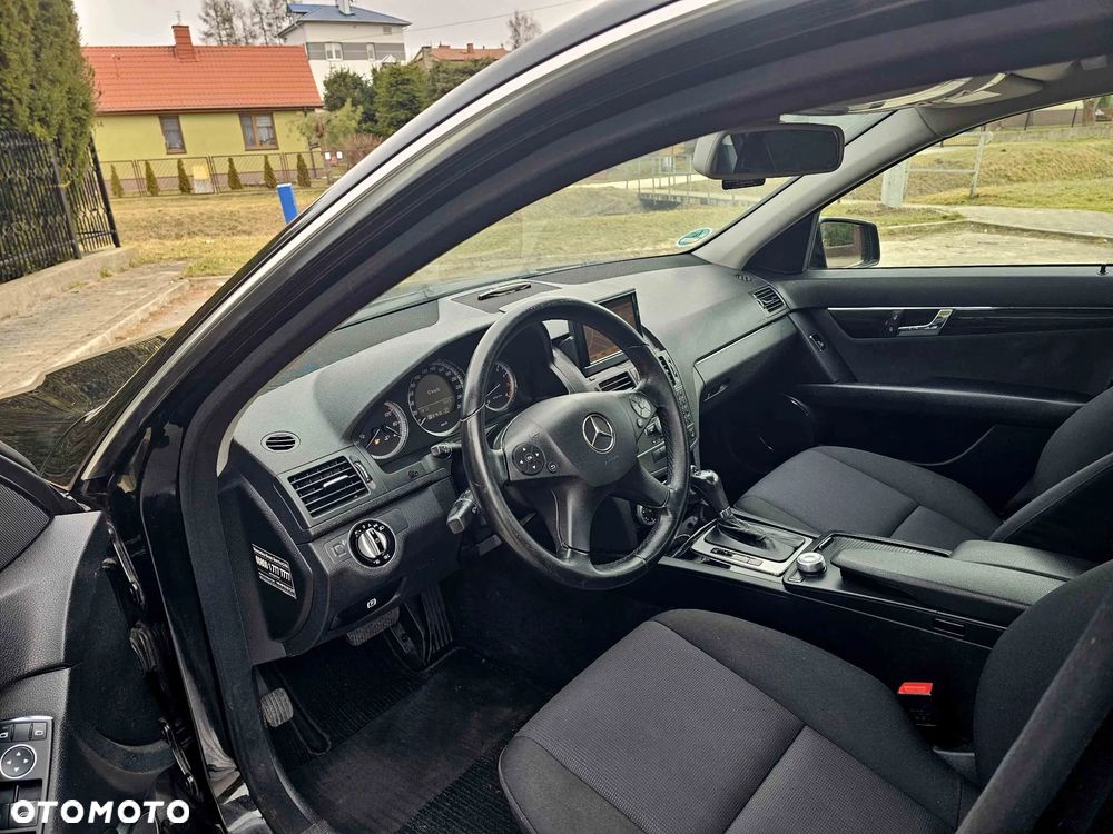 Mercedes-Benz Klasa C 180 CGI Automatik BlueEFFICIENCY SPORT EDITION - 16