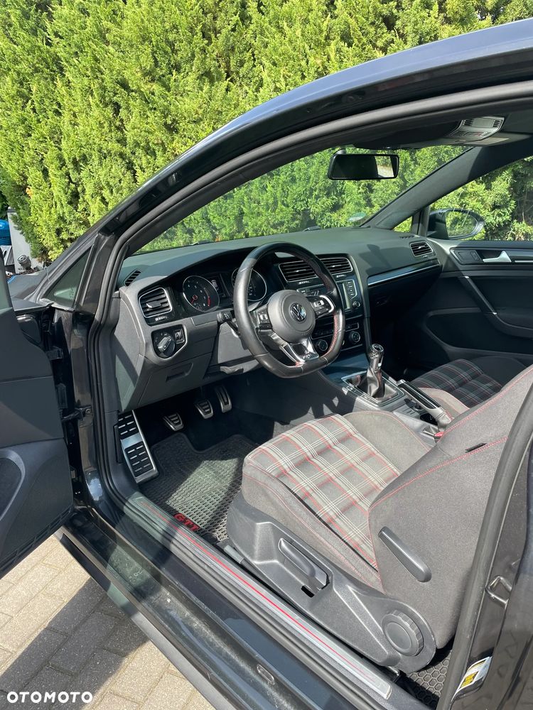Volkswagen Golf GTI (BlueMotion Technology) - 9