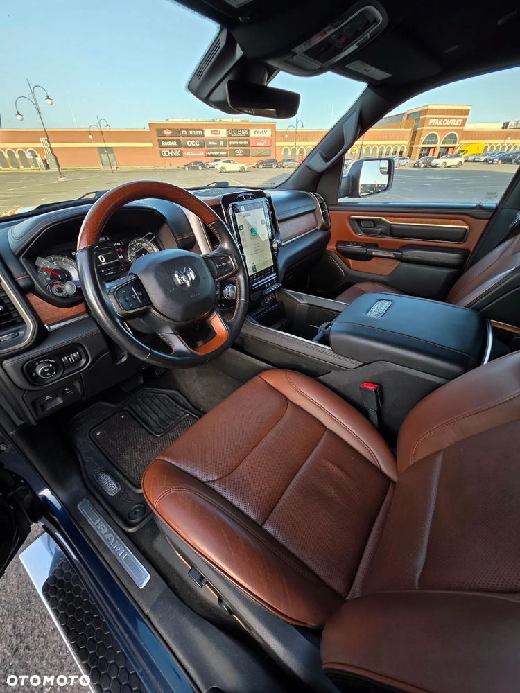 RAM 1500 Crew Cab Shortbed Longhorn - 16
