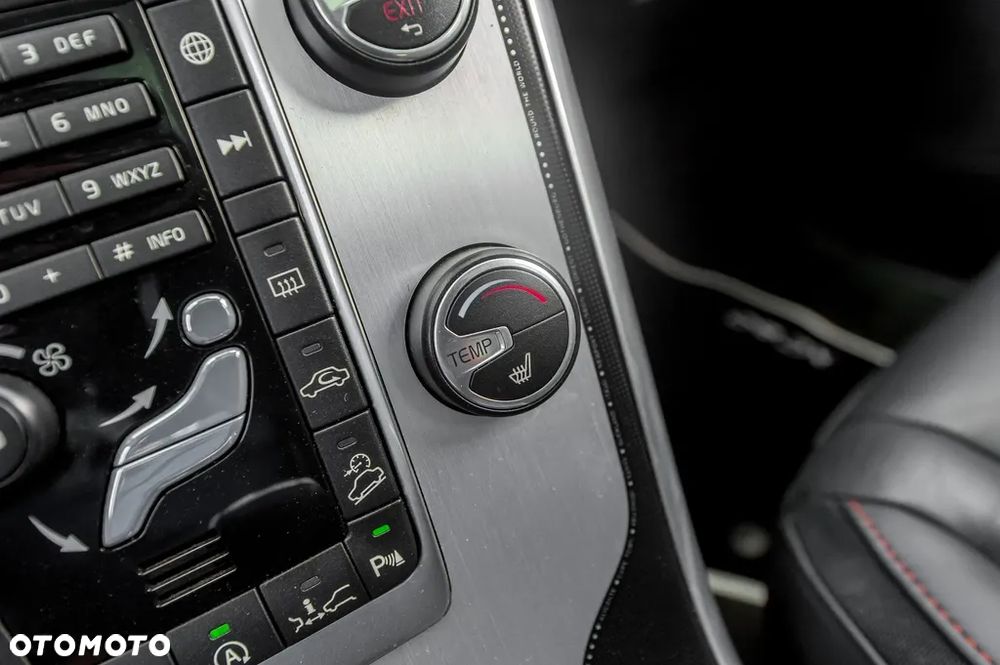 Volvo XC 60 D5 AWD Geartronic Ocean Race - 34