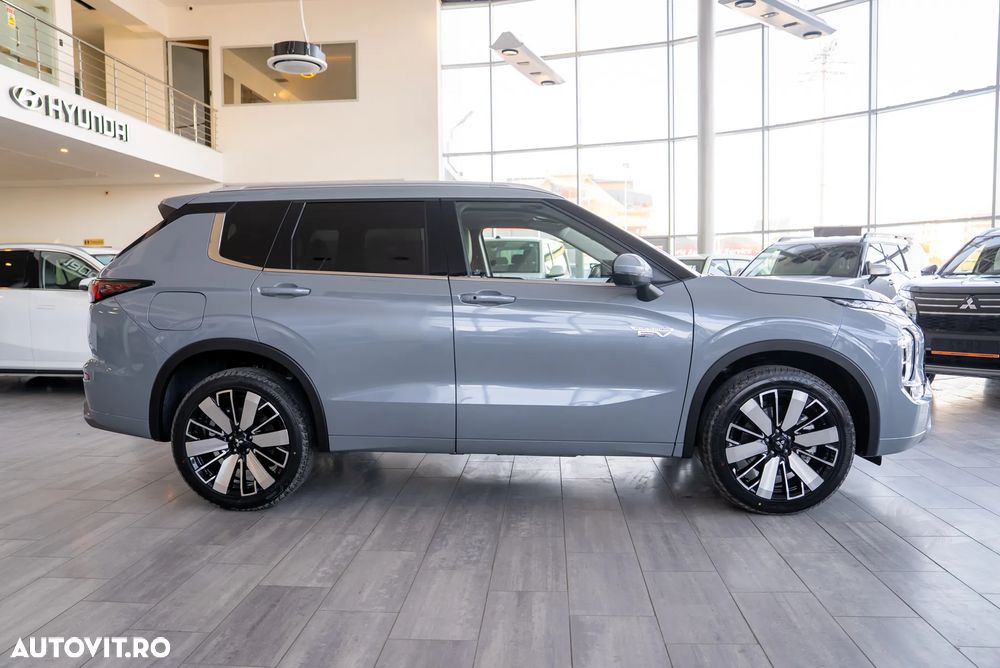 Mitsubishi Outlander 2.4 L 4X4 PHEV Instyle - 9