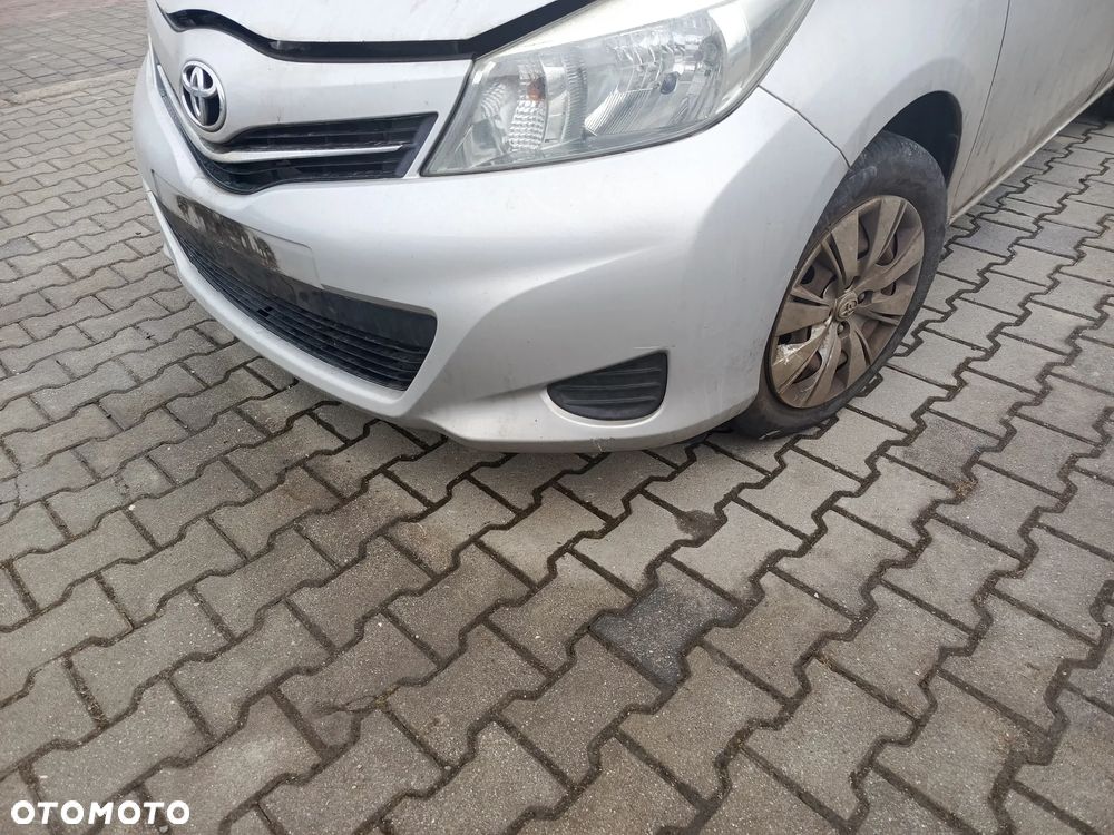 TOYOTA YARIS III 5D ZDERZAK PRZÓD PRZEDNI KOMPLETNY 1F7 - 2