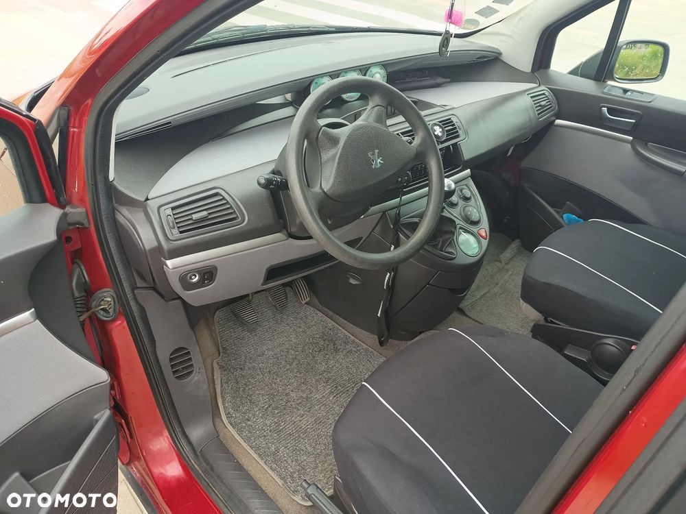 Peugeot 807 HDi 110 Family - 12