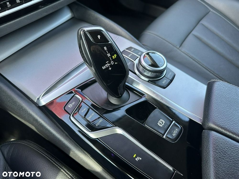 BMW Seria 5 520d - 23