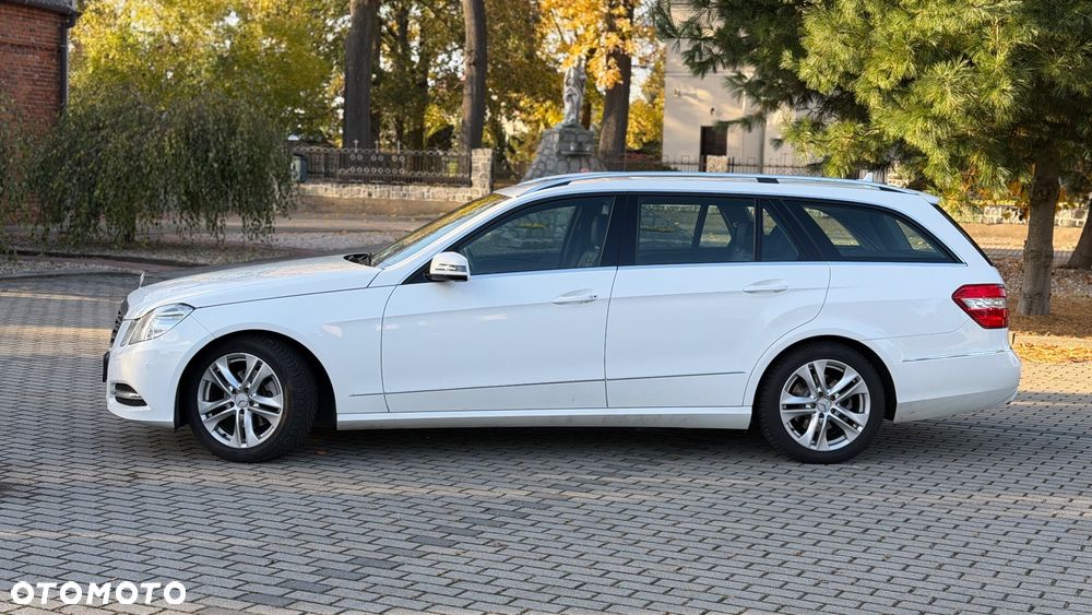Mercedes-Benz E-Class 2012 photo 2