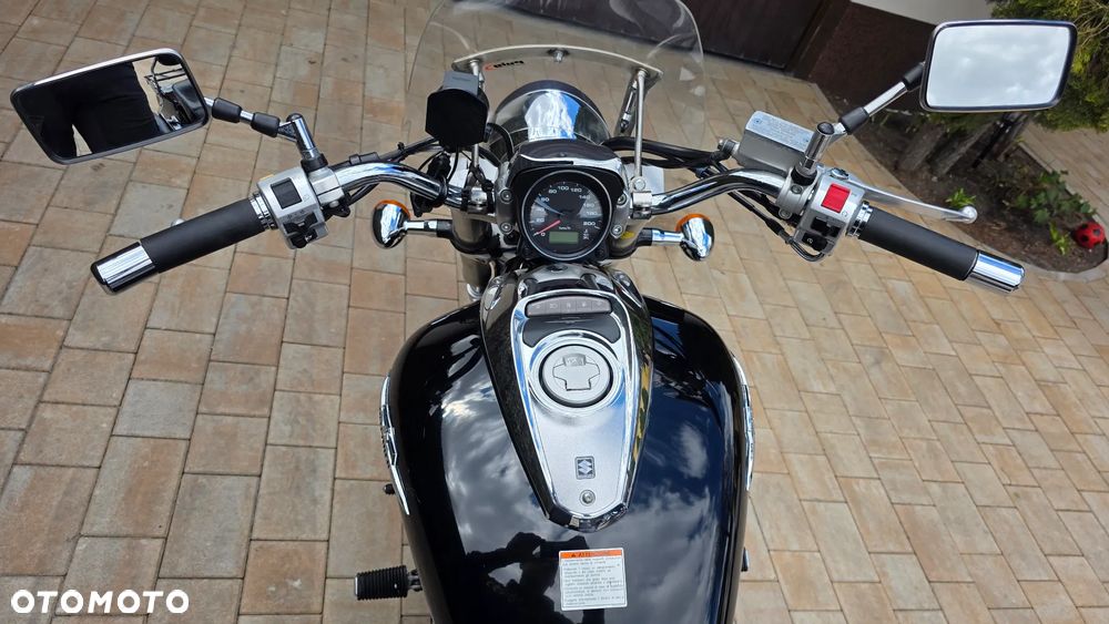 Suzuki Intruder - 18