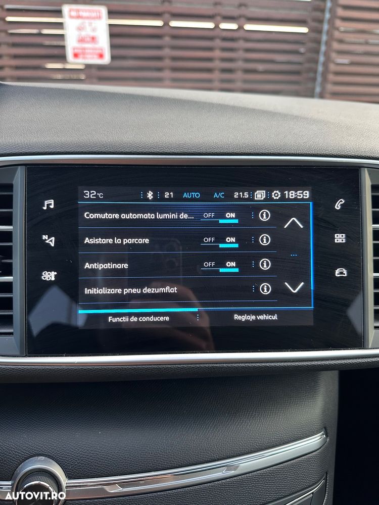 Peugeot 308 PureTech 130 GPF EAT8 Stop & Start Allure Business-Paket - 31