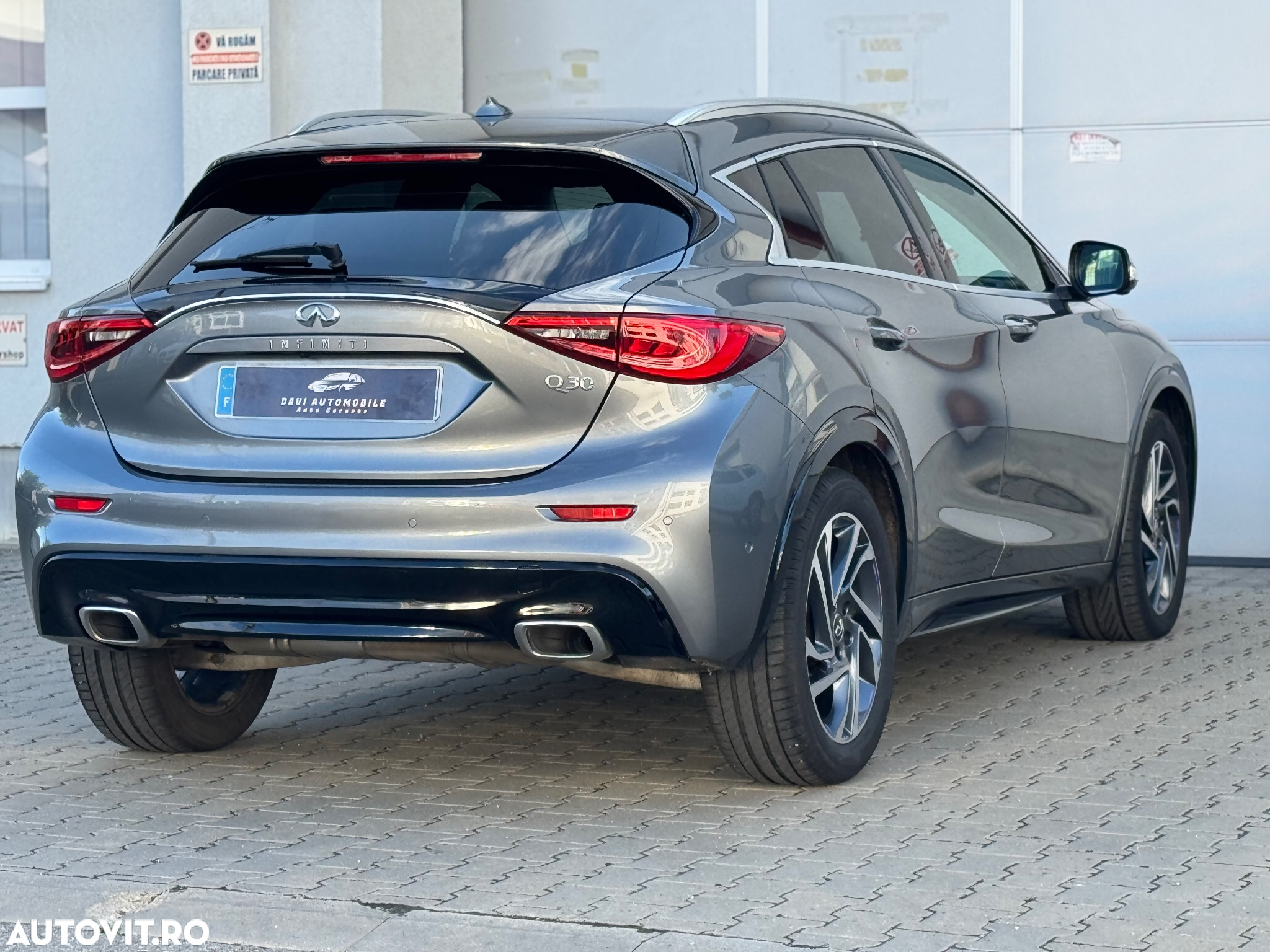 Infiniti Q30 1.5d Premium Tech - 24