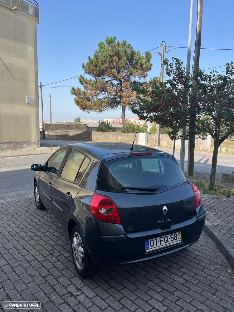 Renault Clio 1.2 16V Dynamique S - 2