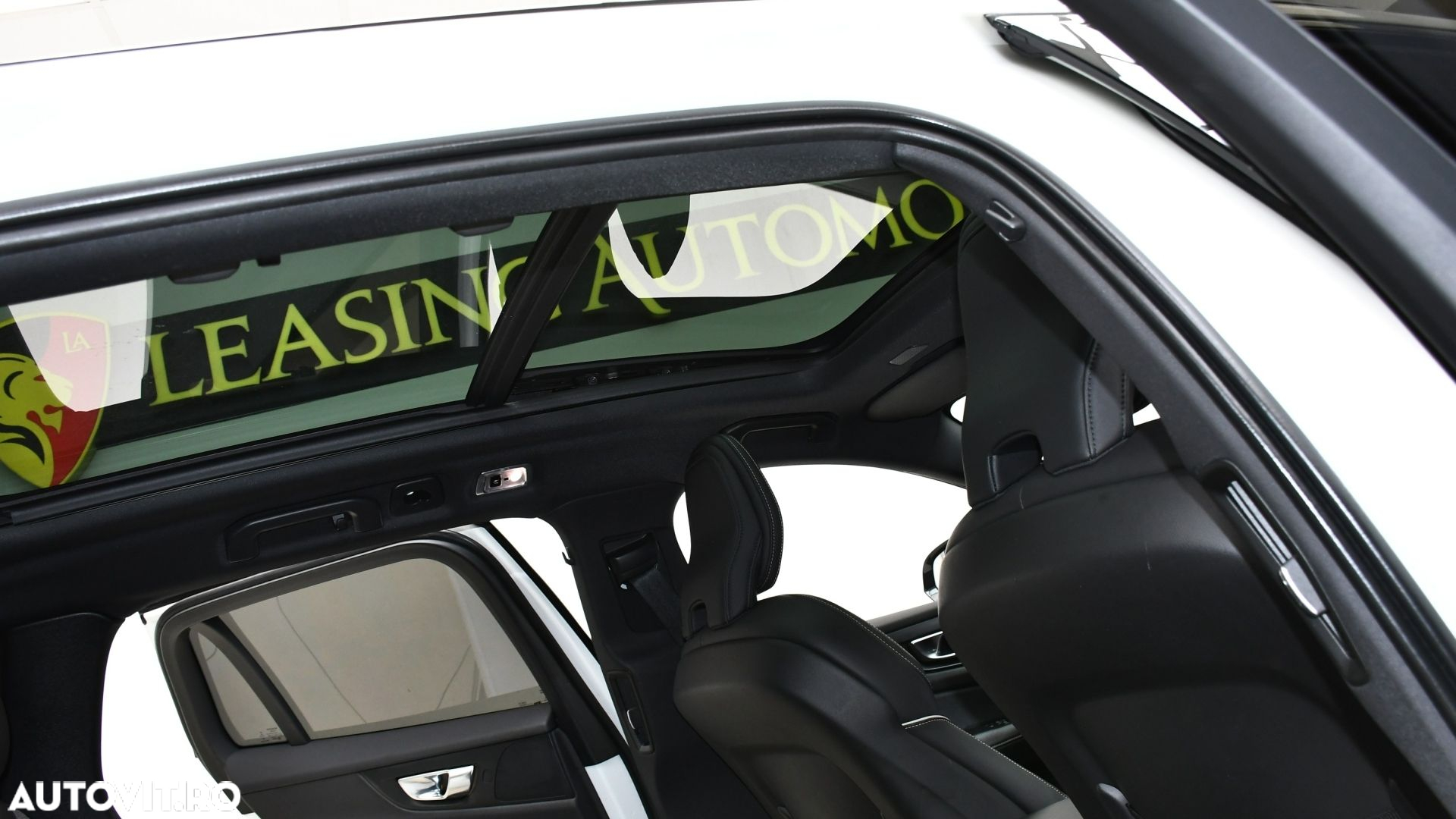 Volvo V60 T6 AWD Recharge Geartronic RDesign - 13