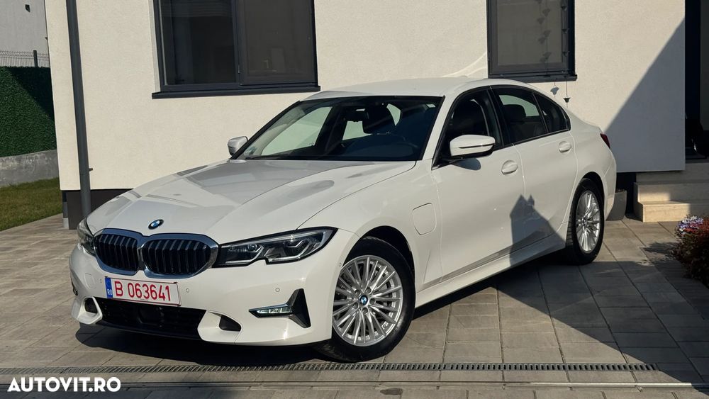 BMW Seria 3 330e Aut. Luxury Line - 3