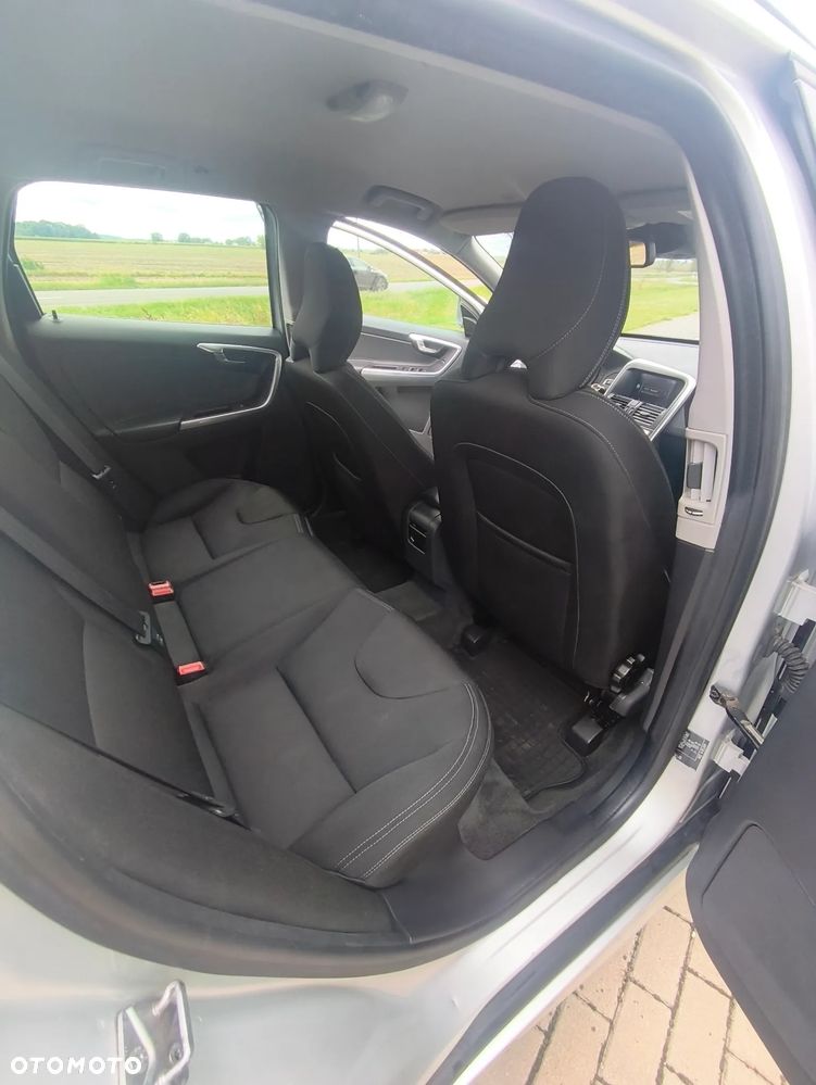 Volvo XC 60 D3 R-Design - 9