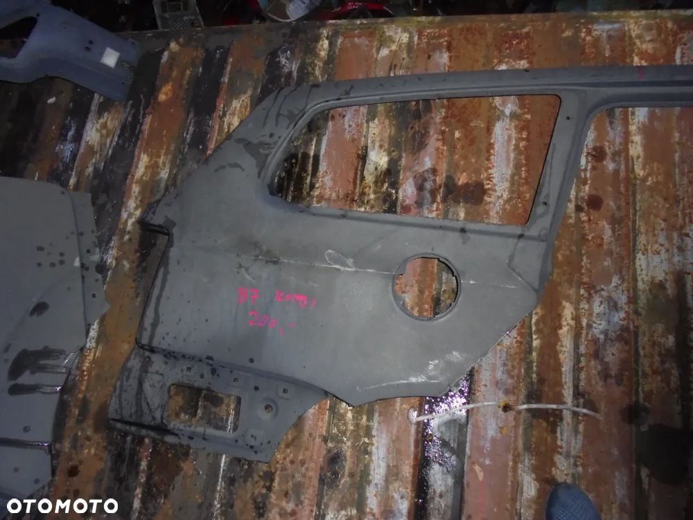 VOLKSWAGEN PASSAT B7 KOMBI POSZYCIE BŁOTNIK PRAWY TYŁ - 1