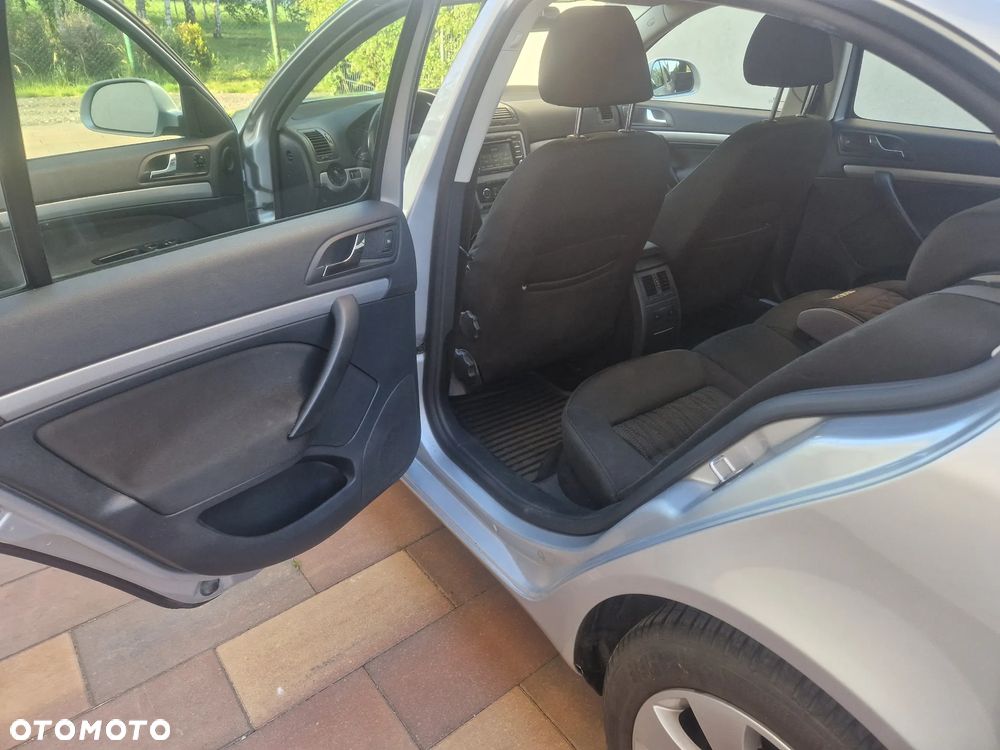 Skoda Octavia 1.6 Elegance - 17