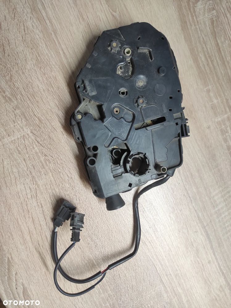 ZAMEK KLAPY TYLNEJ TYŁ VW CADDY 3 04-15R 2K0 2K5 WYSYŁKA !!! - 2