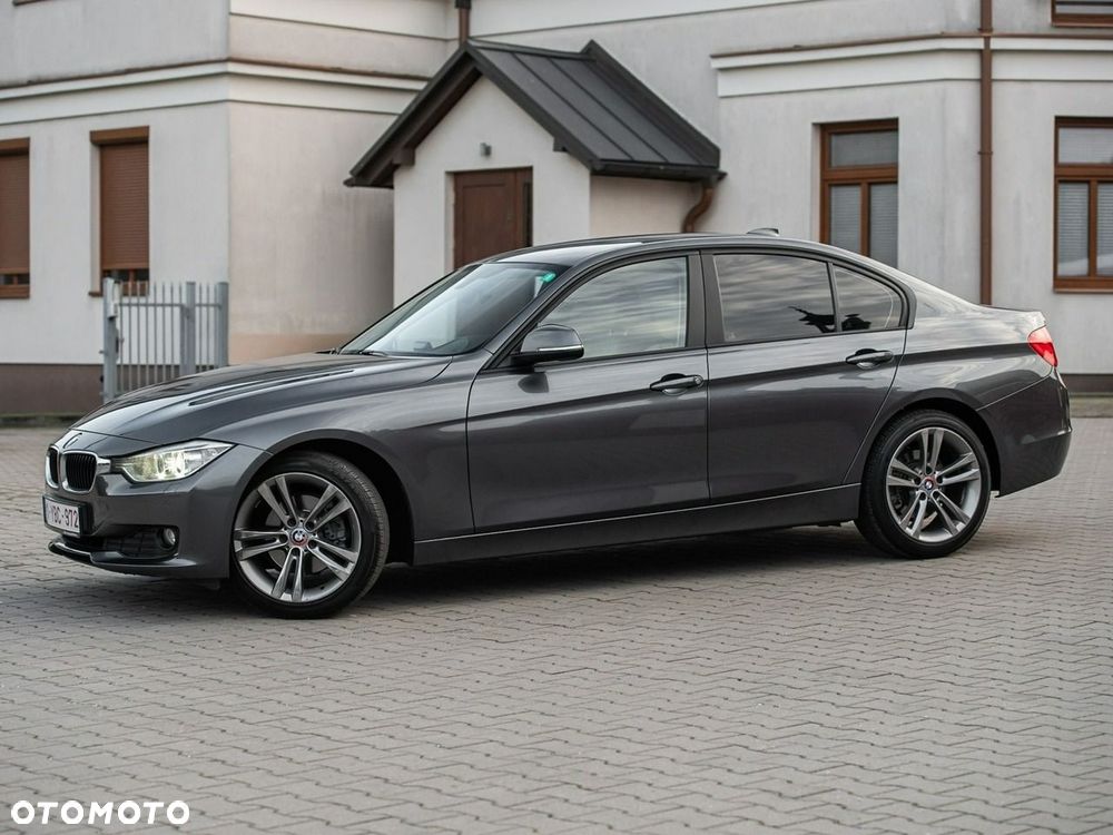 BMW Seria 3 320d Sport Line - 13