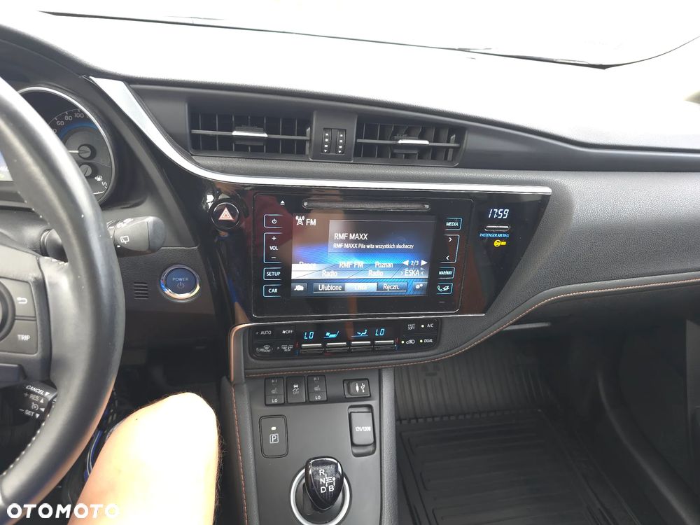 Toyota Auris Hybrid 135 Prestige - 27