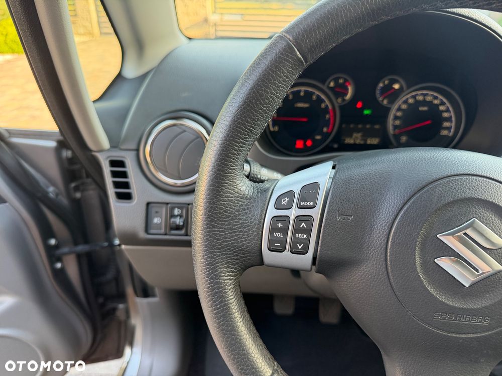 Suzuki SX4 1.6 Comfort Plus - 17