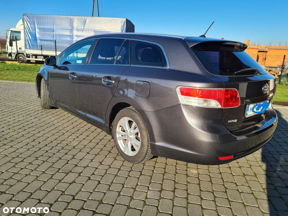 Toyota Avensis 2.0 D-4D Sol - 3