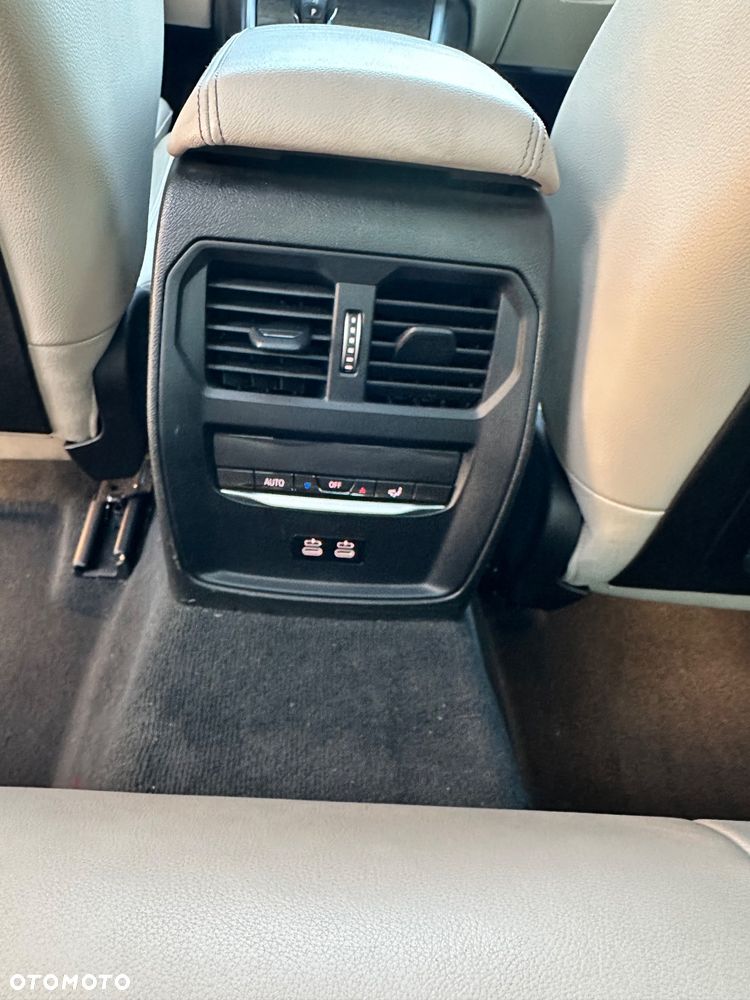 BMW Seria 3 330e M Sport - 10