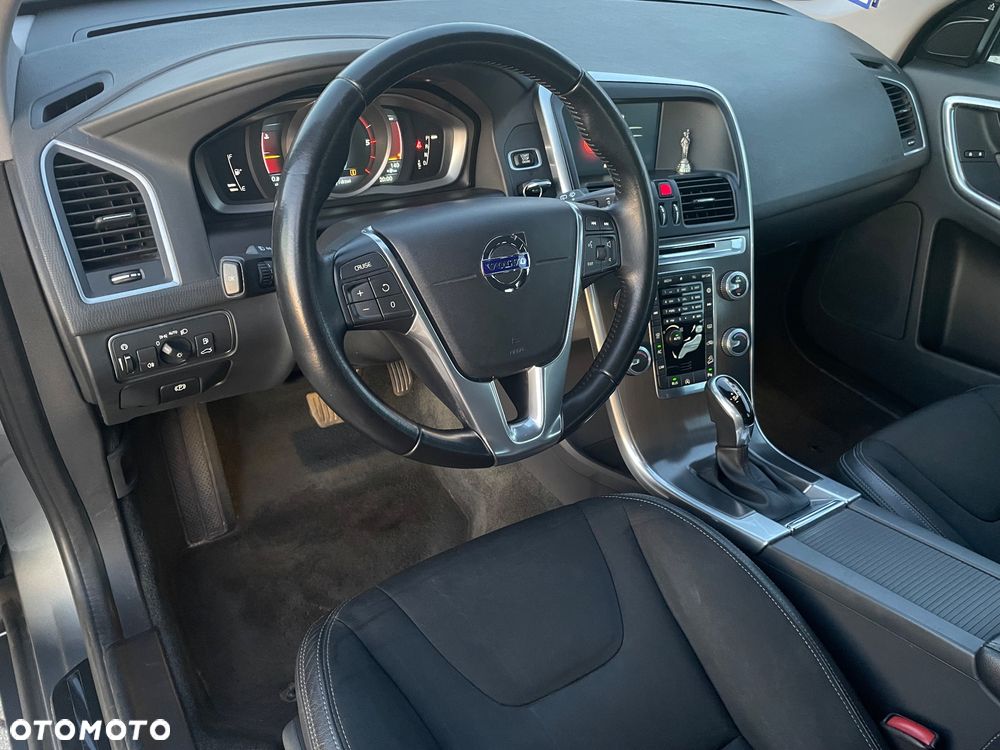 Volvo XC 60 D4 AWD Momentum - 11