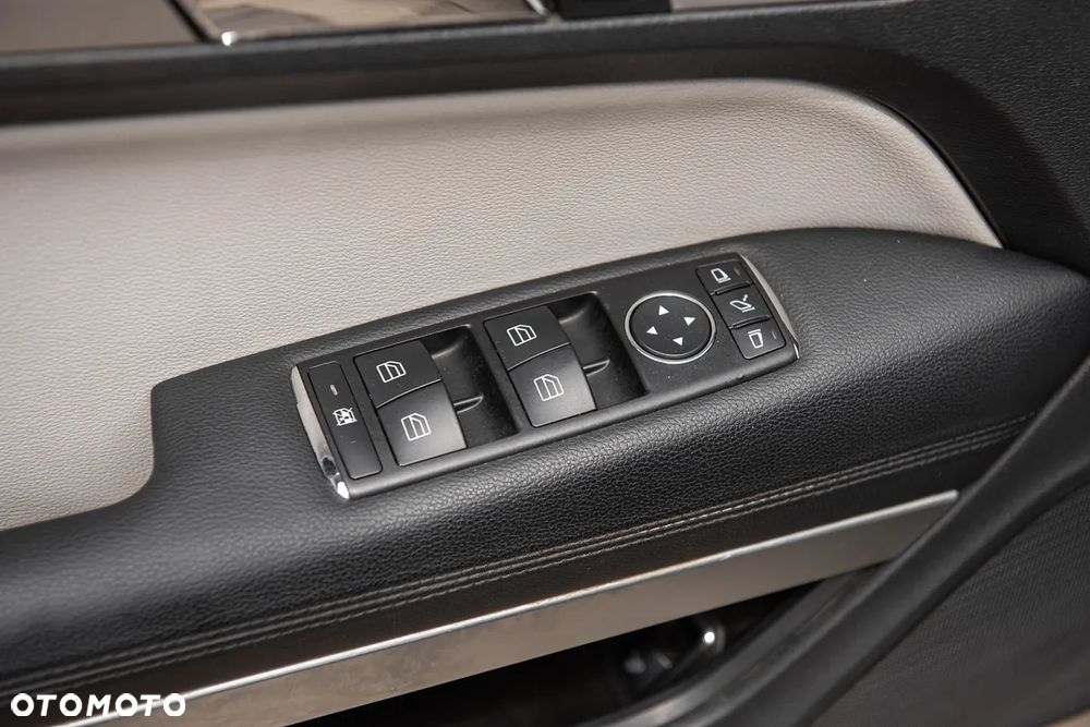 Mercedes-Benz Klasa C 300 e 4Matic 9G-TRONIC Edition Avantgarde - 39