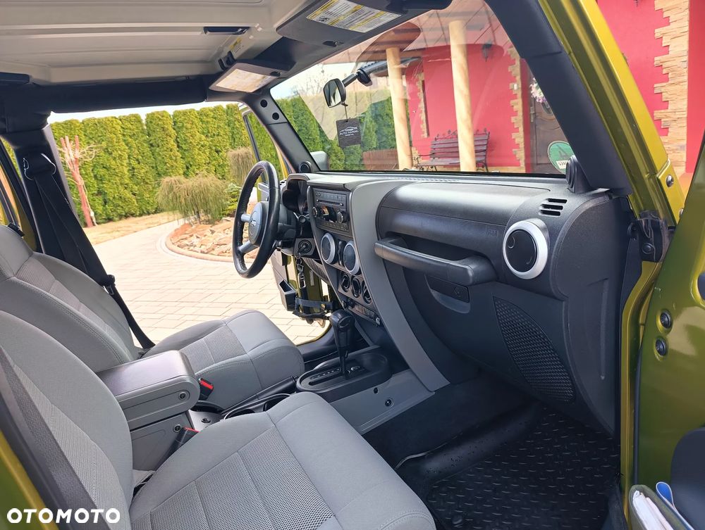 Jeep Wrangler Unlimited 3.8 Automatik Sahara - 36