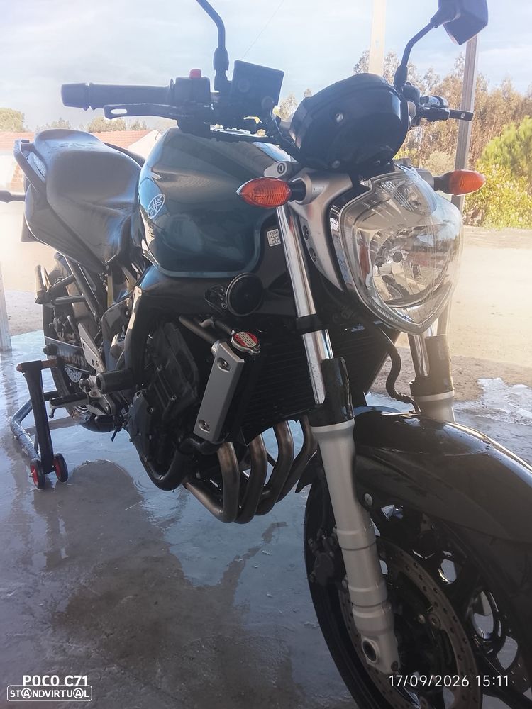 Yamaha FZR - 2