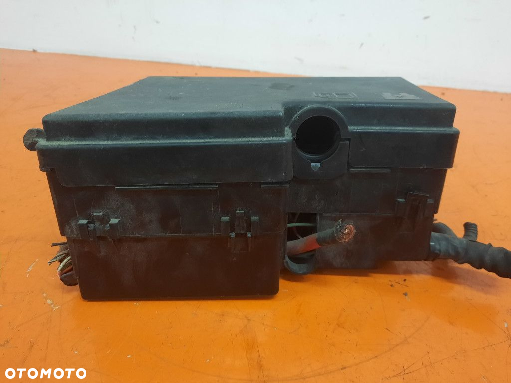 VOLVO V50 I 2.0D 136KM 03-11 SKRZYNKA BEZPIECZNIKÓW 8688040 D4204T - 4