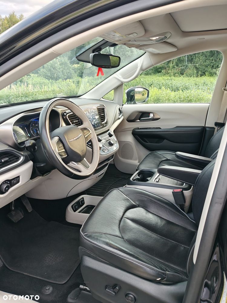 Chrysler Pacifica - 16