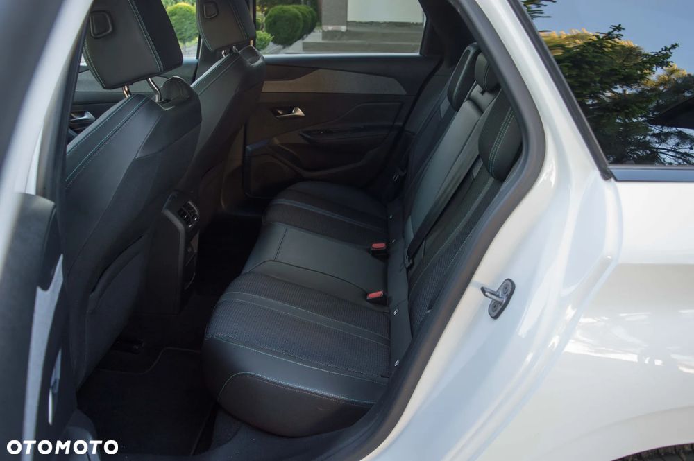 Peugeot 308 BlueHDi 130 EAT8 Allure - 28