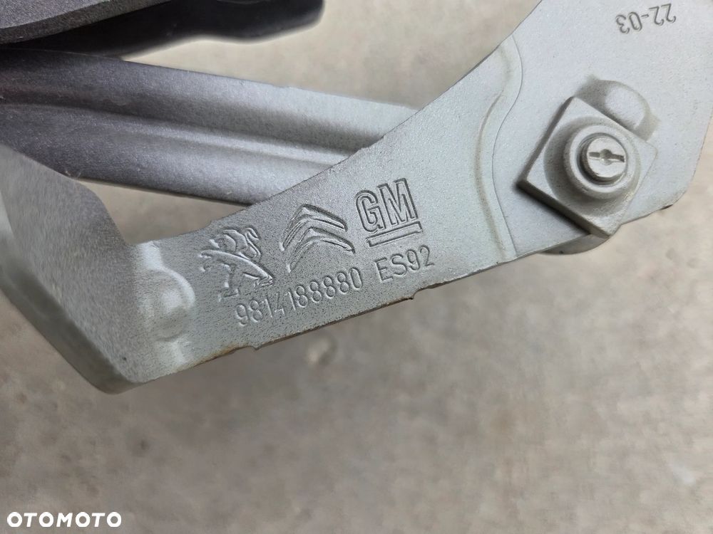 Zawias maski prawy przedni Peugeot 3008 II 5008 II EVL9814188880 - 3