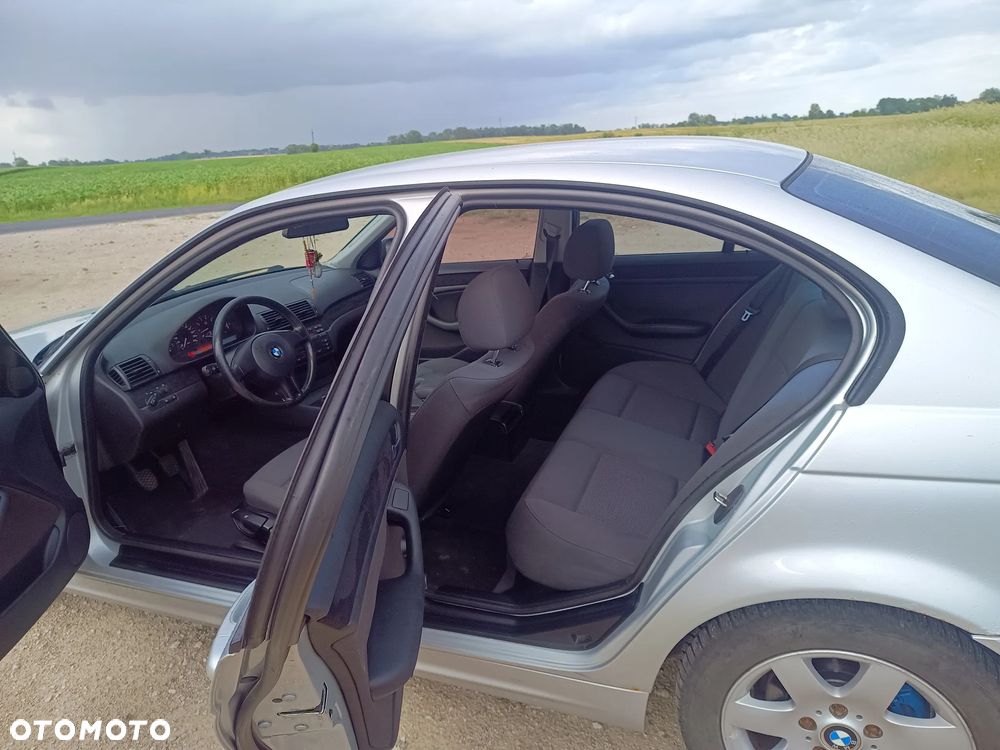 BMW Seria 3 318i - 9