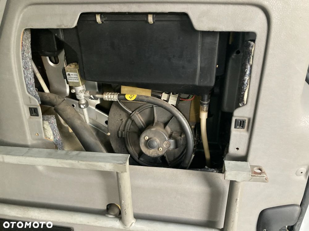 Volkswagen Multivan - 36