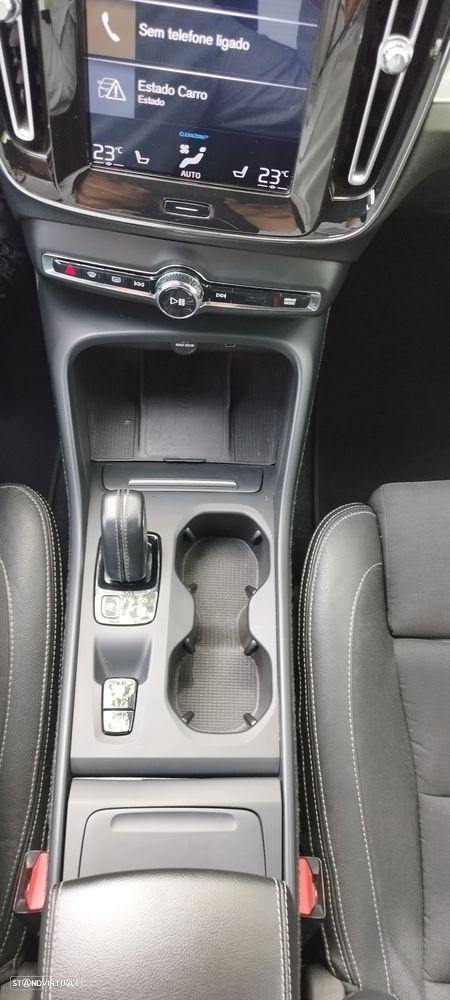 Volvo XC 40 2.0 D3 Momentum Plus - 25