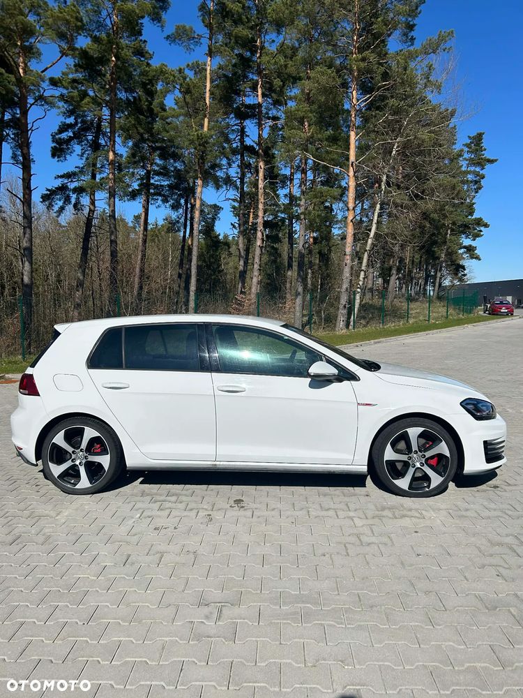 Volkswagen Golf - 6
