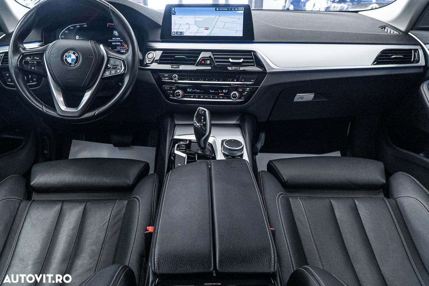 BMW Seria 5 520i Aut. Sport Line - 29