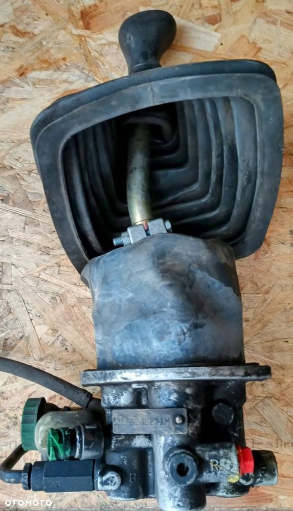 Mechanizm zmiany biegów lewarek Mercedes-Benz Actros - 1