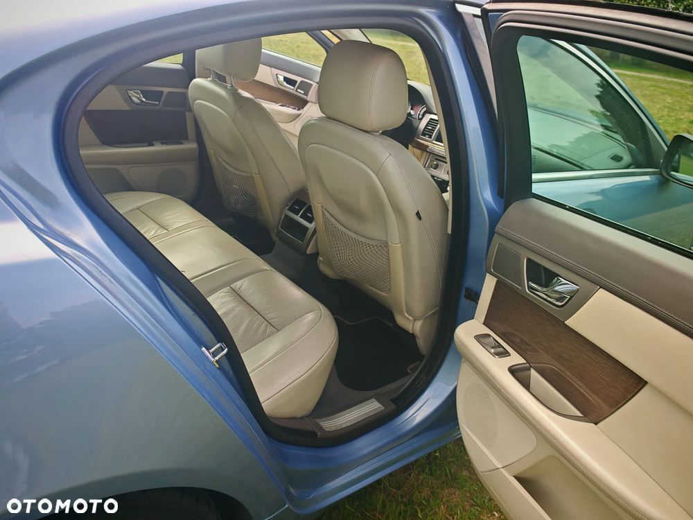 Jaguar XF - 10